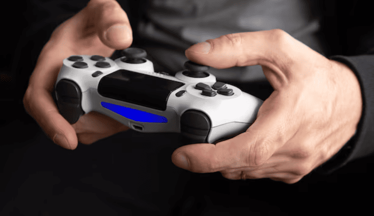 Giocatore con controller Gameio